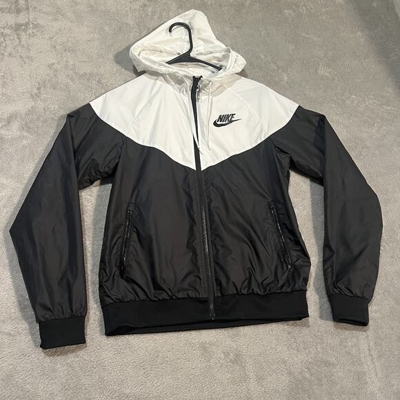 Nike Jacket Womens XS Windrunner Full Zip Hooded Lightweight CN6910-011 - Picture 1 of 9